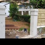 collage de poteaux avec moulure pour réalisation dune entrée